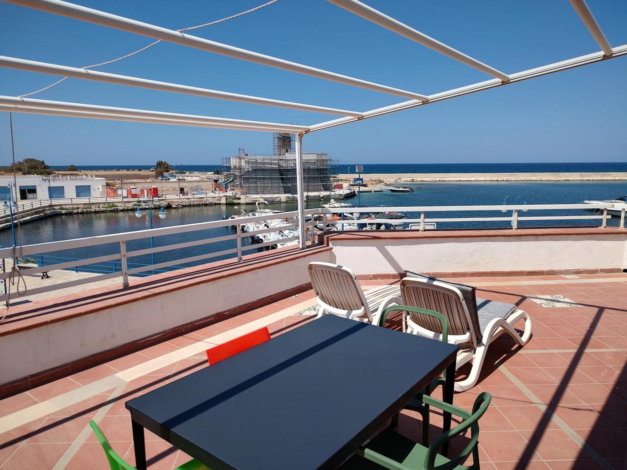 Вилла Fronte Del Mare - Seafront Terrace Вилланова-ди-Остуни Экстерьер фото